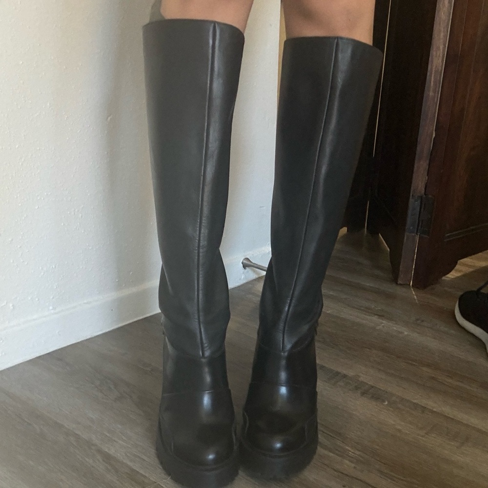 Rare! Dr Marten Lyanna Knee High Black Boot with Round toe box - Picture 4 of 9